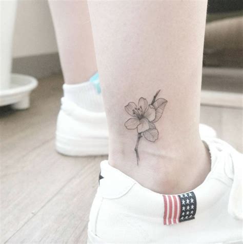 tatuaggi fiori piccoli colorati|TATUAGGI PICCOLI 